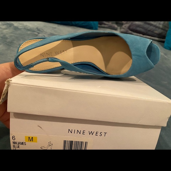 NINE WEST women velvet blue 4.5in stilettos heels/size 6 - Picture 6 of 10